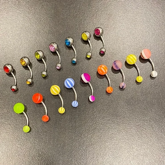 Assorted belly button rings - Picture 1 of 1
